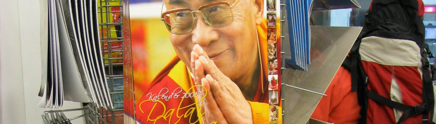 Dalai Lama als Kalenderboy