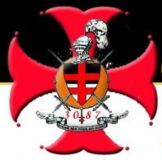 Rotes Kreuz auf schwarz/weiß geteiltem Hintergrund mit Wappen und Schwertern in der Mitte