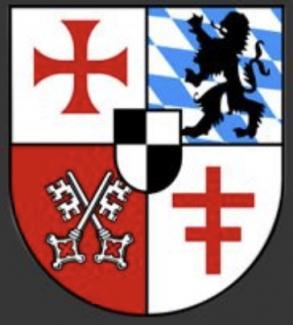 Wappen viergeteilt mit Tatzenkreuz, Löwe, Schlüsseln und Stabkreuz
