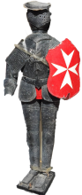 Rostiger Ritter mit Malteserkreuz