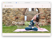 Screenshot yogaetlabora: Yogaübung vor eine Kirchruine, davor Text: Christliches Yoga